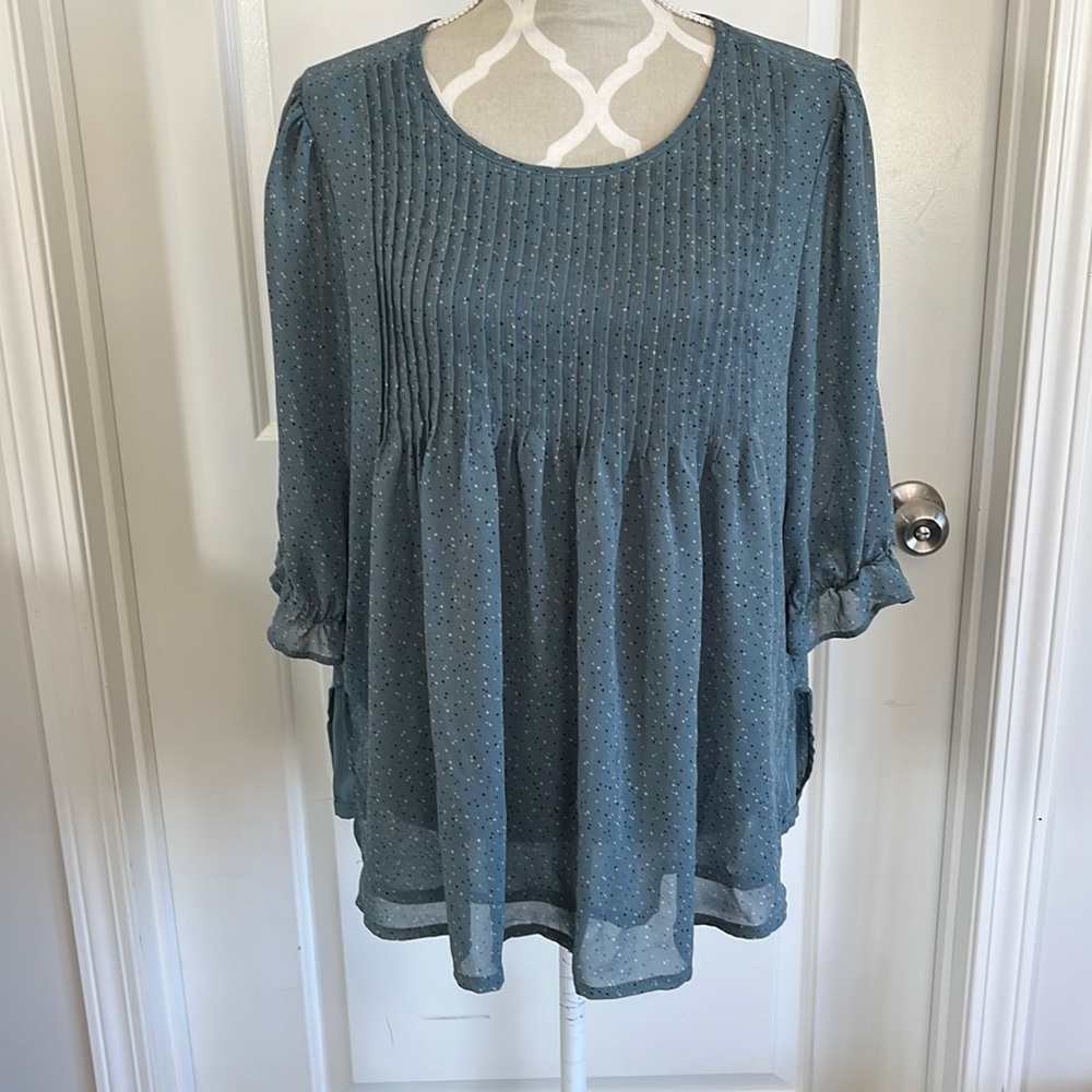 Reitman’s Signature pleated blouse size lg